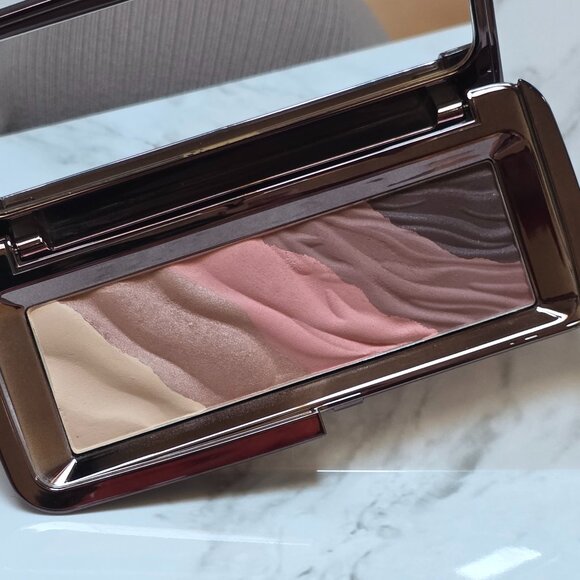 Hourglass MONOCHROME Modernist EyeShadow Palette - Picture 2 of 7